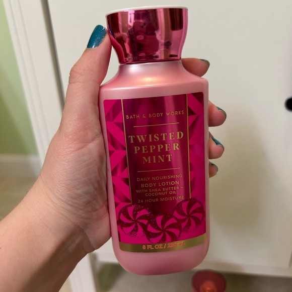 Bath & Body Works Twisted Peppermint Set - Picture 2 of 4
